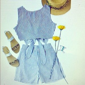 Two-piece print crop with shorts set